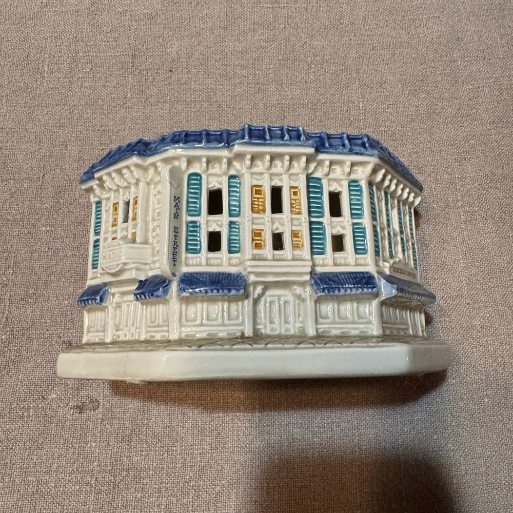 Vintage 1988 Sears Disneyland Magic Kingdom Collection Main Street building